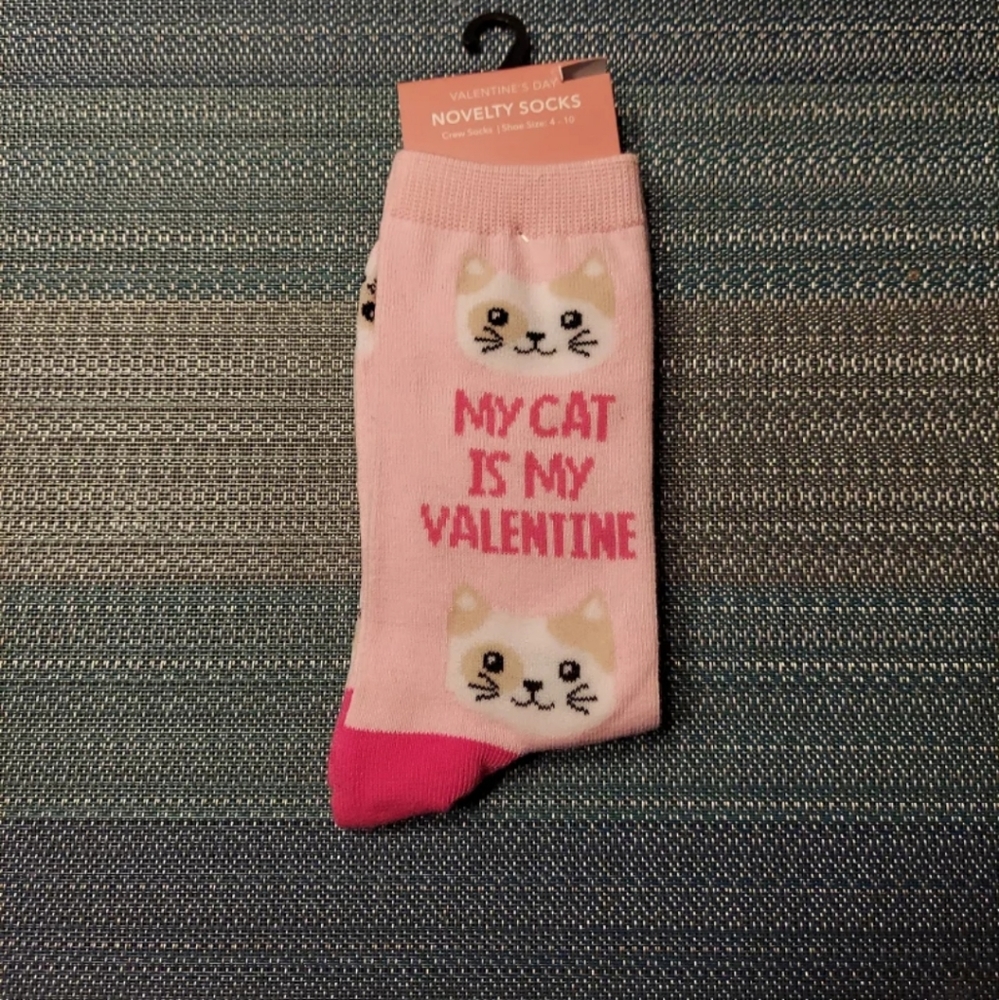 MY CAT IS MY VALENTINE CREW SOCKS 4-10 SHOE SIZE BNWT SO 1 LEFT!